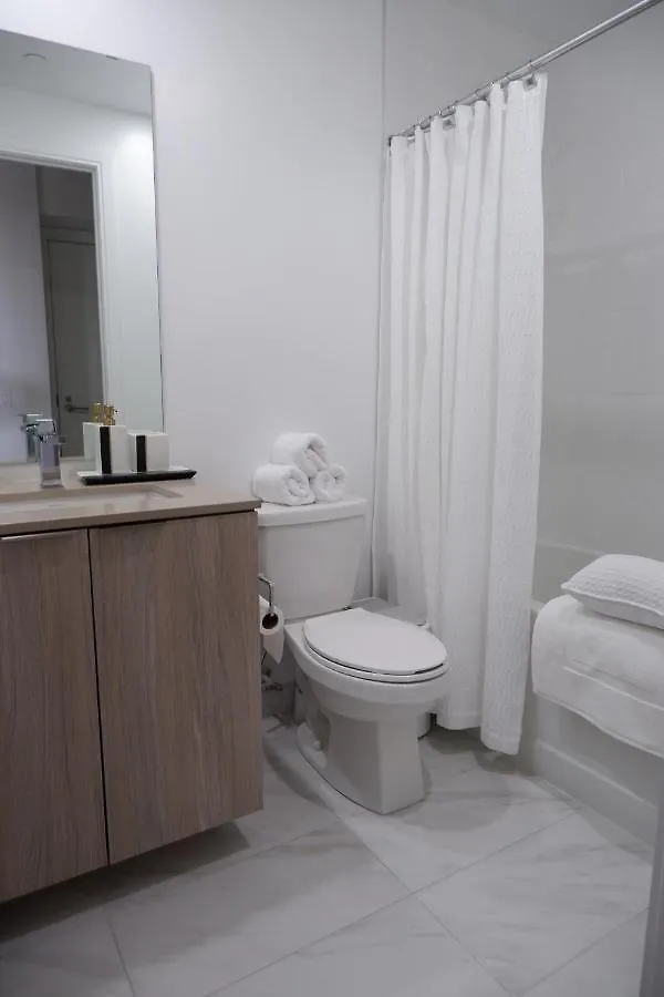 Modern Luxury Waterfront Condo Mississauga Apartment