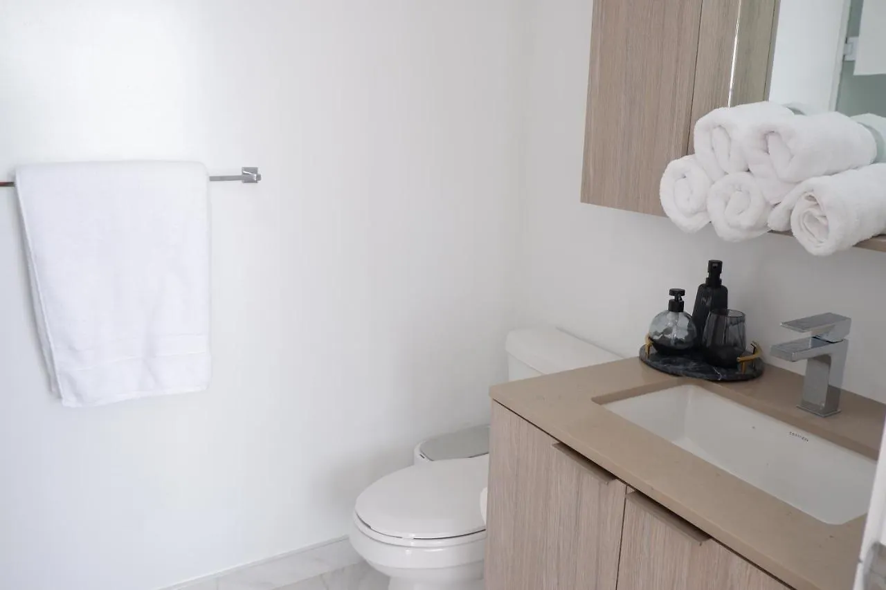 Apartment Modern Luxury Waterfront Condo Mississauga